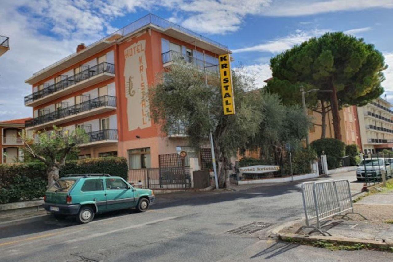 Hotel Kristall Diano Marina Exterior foto