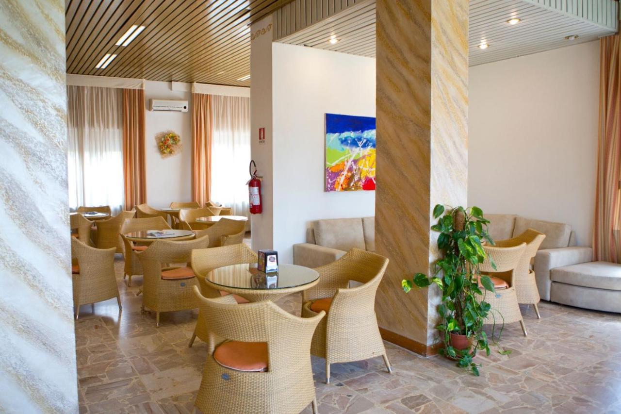 Hotel Kristall Diano Marina Exterior foto