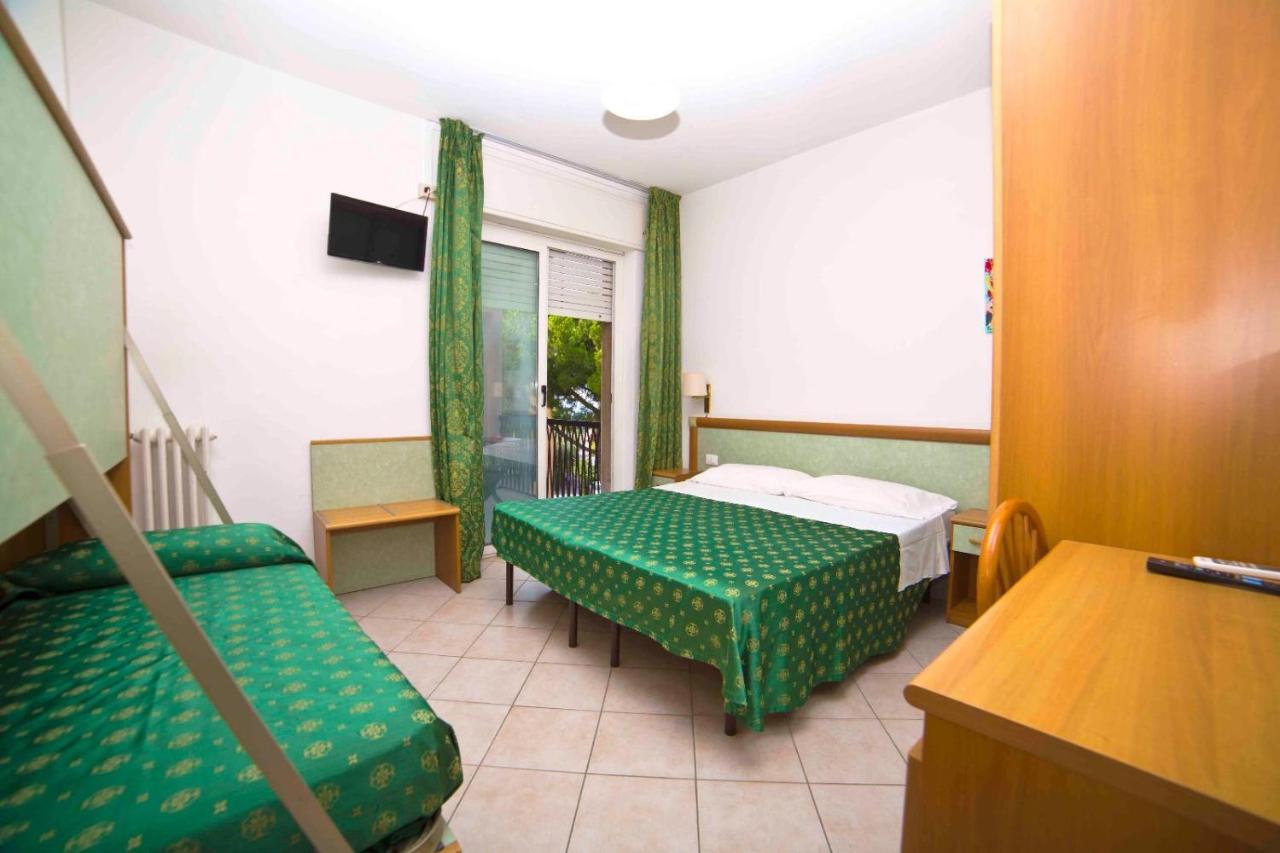 Hotel Kristall Diano Marina Exterior foto